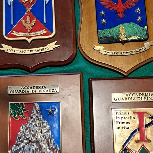 Quattro crest araldici - crest,